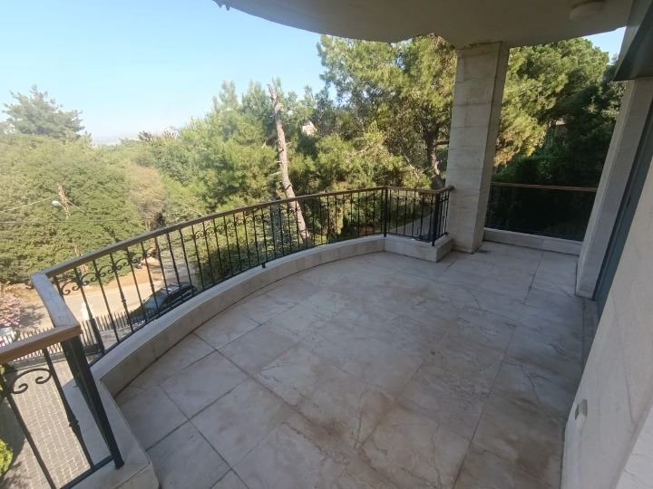 Apartment with Roof for Sale in Broumana