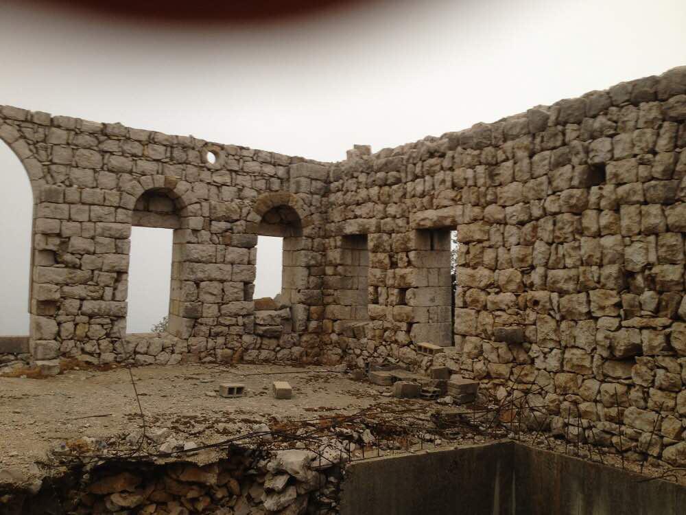 Land and Old House for Sale – Kfarakab